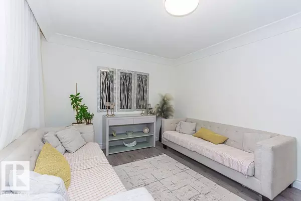 Edmonton, AB T5P1X1,9738 152 ST NW