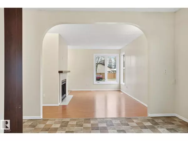 St. Albert, AB T8N3K5,7 Gareth PL