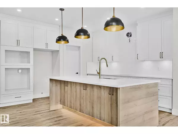 Edmonton, AB T6W4L5,6636 CRAWFORD LANDING LD SW