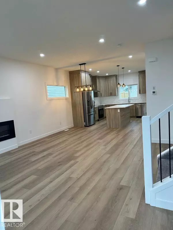 Edmonton, AB T5Y3X1,6079 180 AV NW