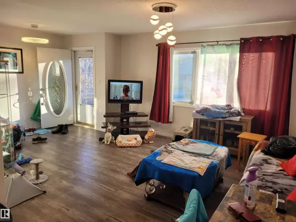 Edmonton, AB T5X1C7,11616 152 AV NW