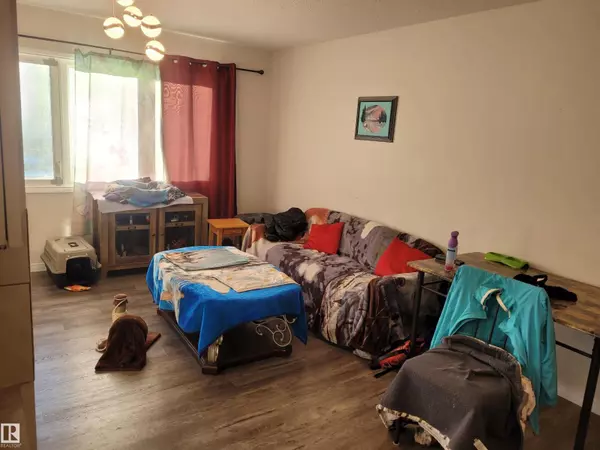 Edmonton, AB T5X1C7,11616 152 AV NW