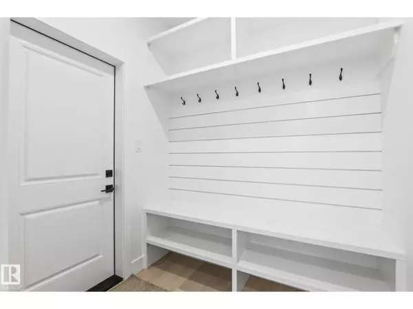 Edmonton, AB T5Z0X1,8512 181 AV NW