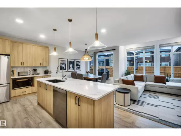 Edmonton, AB T6W2Z5,5480 KOOTOOK RD SW