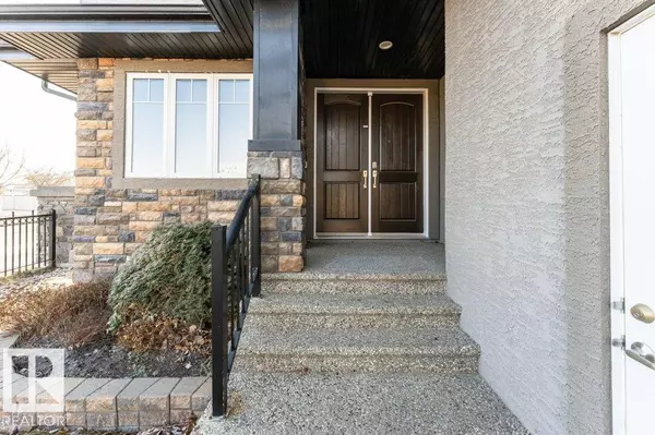 Edmonton, AB T6M2Z5,20503 58 AV NW