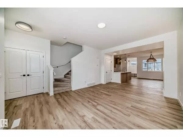 Edmonton, AB T6W4V8,1319 KESWICK DR SW