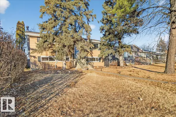 Edmonton, AB T5R3J1,16206 79A AV NW