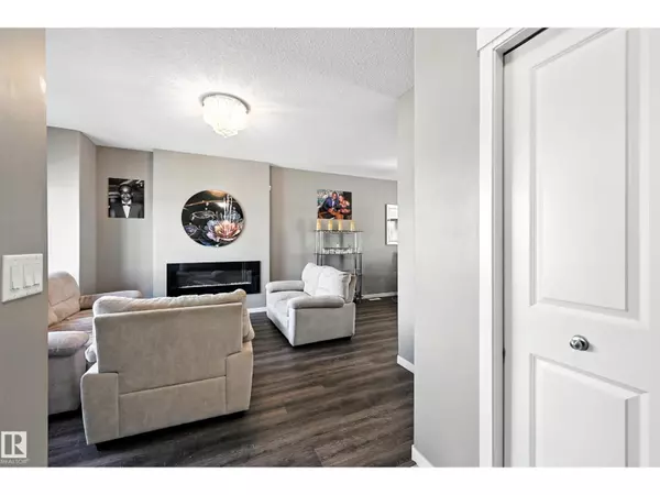 Edmonton, AB T5Y3X7,6321 170 AV NW