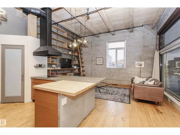 Edmonton, AB T5J1K3,#118 10309 107 ST NW