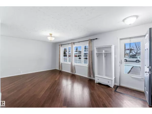 Edmonton, AB T5R2H1,8114 160 ST NW