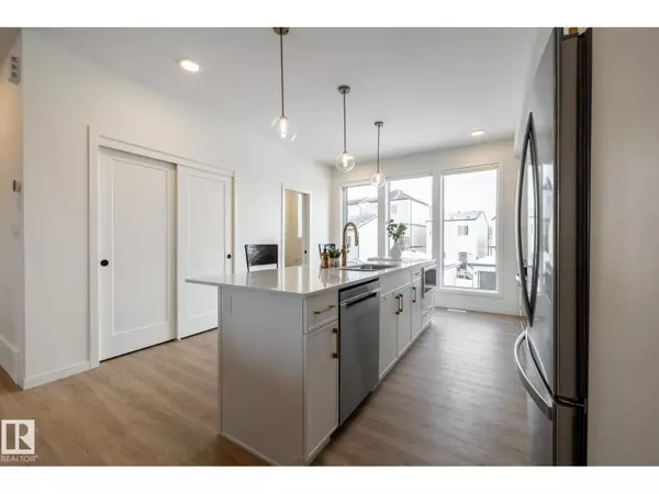 Edmonton, AB T6W5T2,7529 KLAPSTEIN LI SW