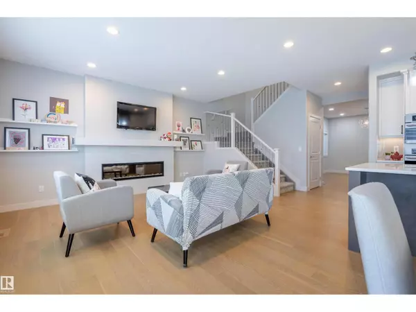 Edmonton, AB T6W4R1,6621 KNOX PL SW