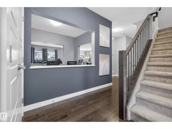 Edmonton, AB T6X0Z8,7816 18 AV SW