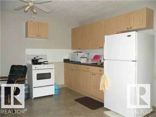 Edmonton, AB T5P2S1,#206 10616 156 ST NW