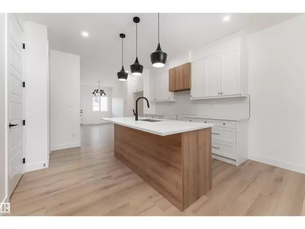 Edmonton, AB T5S0V3,3117 Magpie WY NW