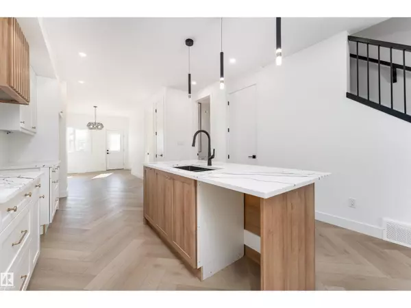 Edmonton, AB T5S0V3,3127 Magpie WY NW