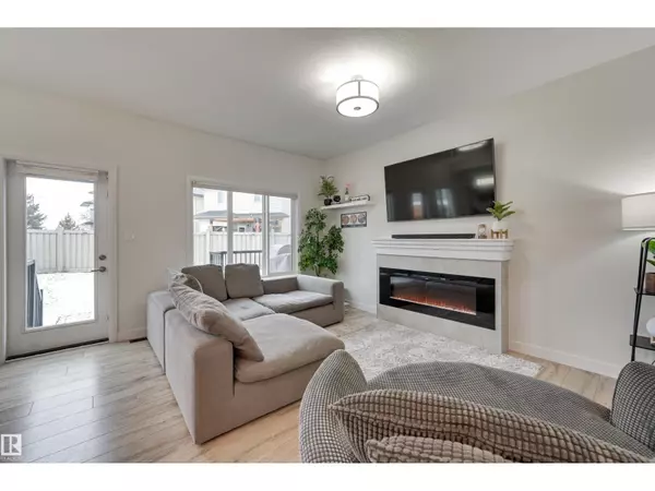 Edmonton, AB T6W4L4,7234 CHIVERS PL SW