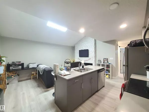 Edmonton, AB T6W3X1,#78 1203 163 ST SW