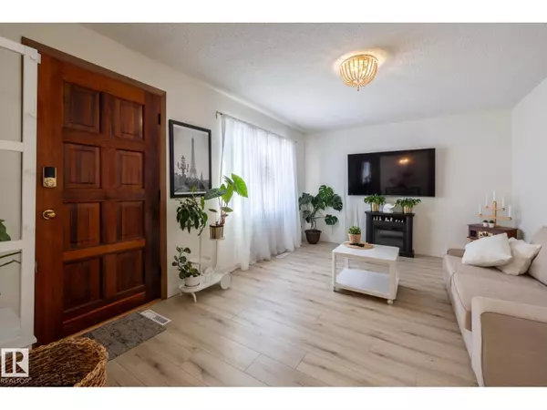 Edmonton, AB T5B3T9,11502 89 ST NW