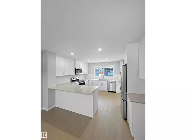 328 172 AV NW, Edmonton, AB T5Y4G8
