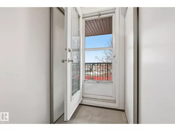 Edmonton, AB T6J5J2,#1 2020 105 ST NW