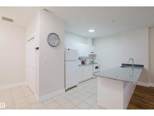 Edmonton, AB T5K1B1,#407 9919 105 ST NW