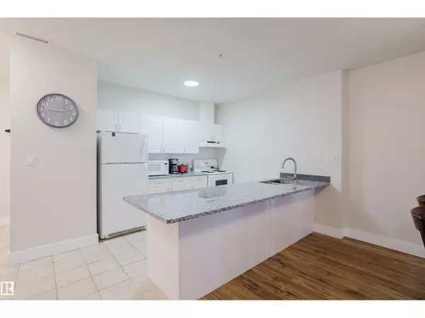 Edmonton, AB T5K1B1,#407 9919 105 ST NW