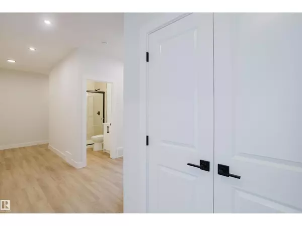 Edmonton, AB T6M3J6,222 EDGEMONT GREEN GR NW