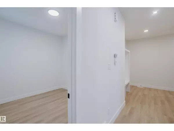 Edmonton, AB T6M3J6,222 EDGEMONT GREEN GR NW