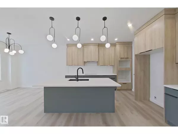 Edmonton, AB T5S0K8,3158 MAGPIE WY NW