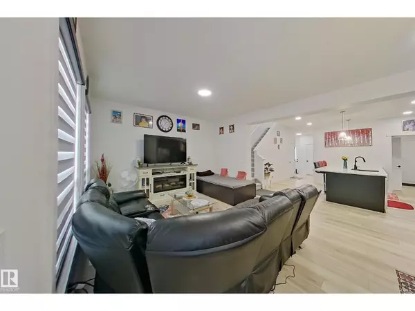 Edmonton, AB T6T2W4,1340 11 AV NW NW