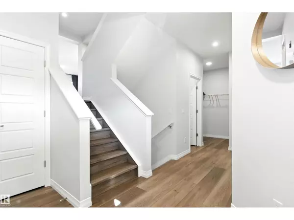 Edmonton, AB T6M1P1,2520 206 St NW