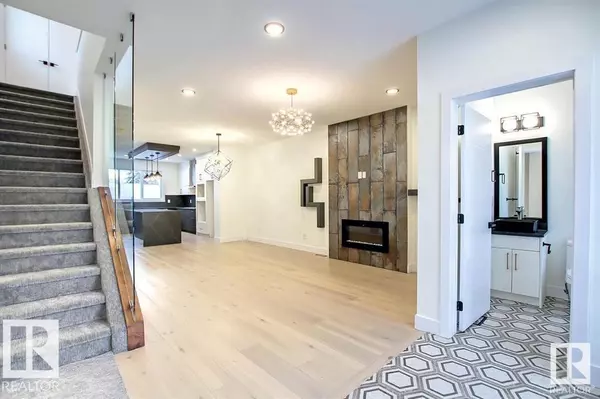 Edmonton, AB T5M2A8,13907 107A AV NW