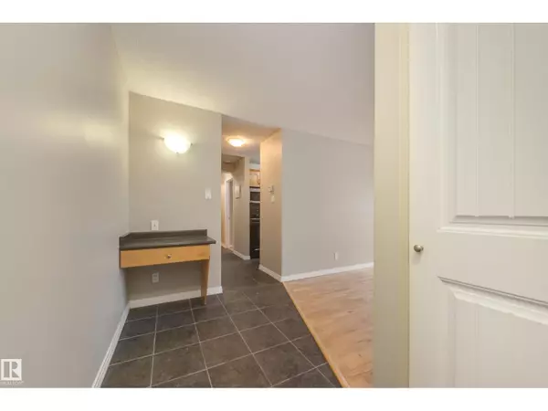 Edmonton, AB T5H2Z6,#205 11019 107 ST NW