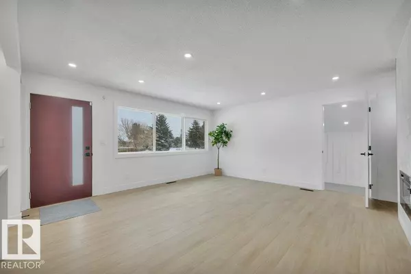 Edmonton, AB T5R1N7,8506 153 ST NW