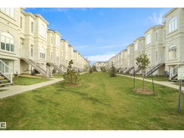 Edmonton, AB T6W2N6,#67 723 172 ST SW