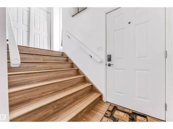 Edmonton, AB T6L2H4,5344 38A AV NW