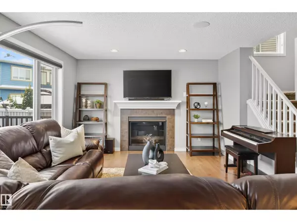 21711 85 AV NW, Edmonton, AB T5T2J6