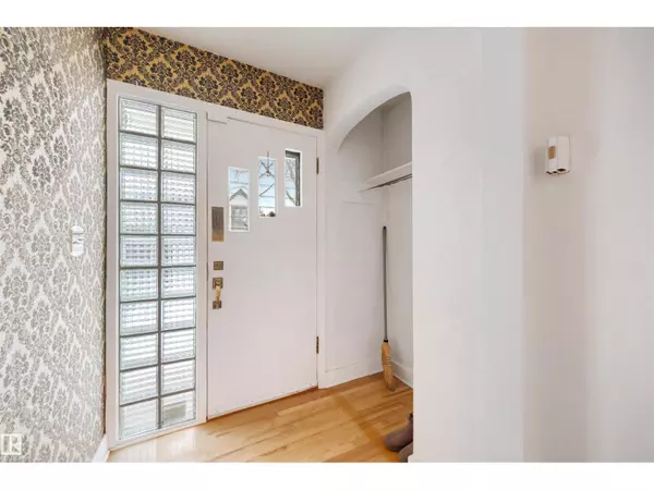 Edmonton, AB T5N2B4,10525 134 ST NW