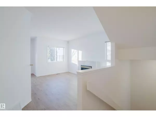 Edmonton, AB T6L6T2,#57 843 YOUVILLE DR W NW