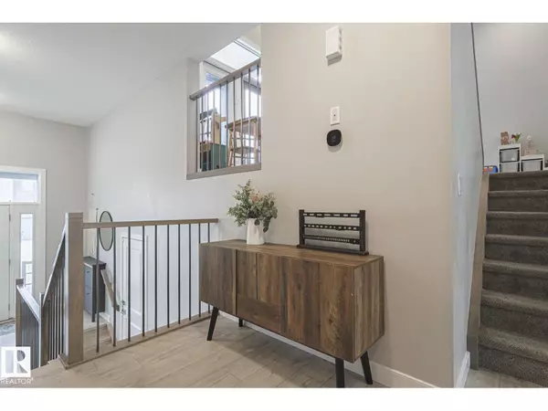 Edmonton, AB T6M0X7,2011 201 ST NW