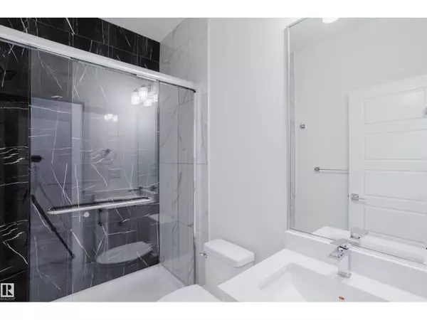 Edmonton, AB T6T2X4,931 19 AV NW