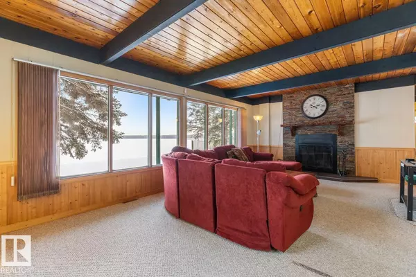 Rural Lac Ste. Anne County, AB T0E0L0,311 3RD ST