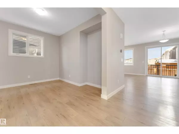 Edmonton, AB T6M1M7,20508 20 AV NW NW