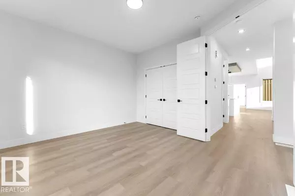 Edmonton, AB T5T7Y1,22956 80 AV NW