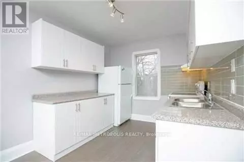 Toronto (crescent Town), ON M4C1X1,79 Dentonia Park AVE #- Upper