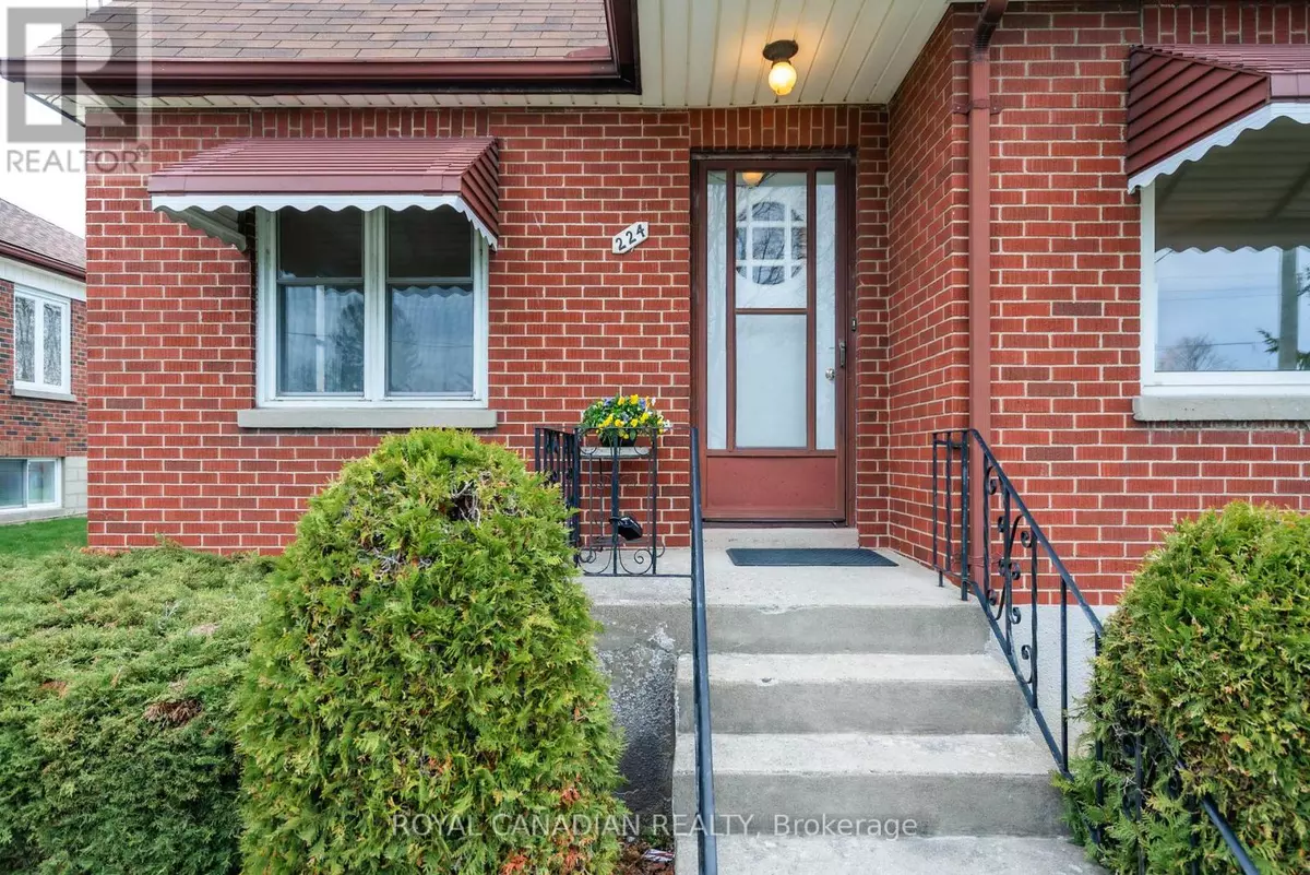 Oshawa (vanier), ON L1J1R7,224 College AVE #2