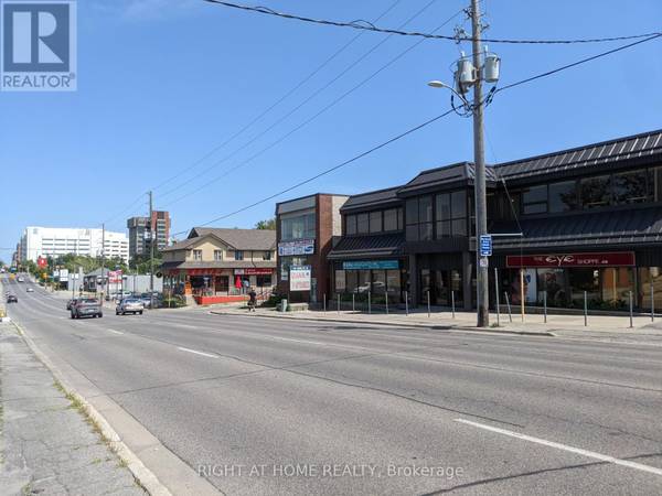 Oshawa (vanier), ON L1J2J5,201 King ST West #2C