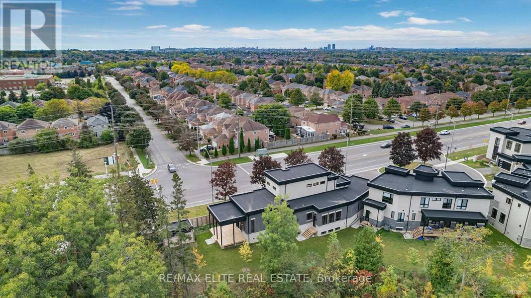 2 TIDMARSH LANE, Ajax (central West), ON L1T4S1