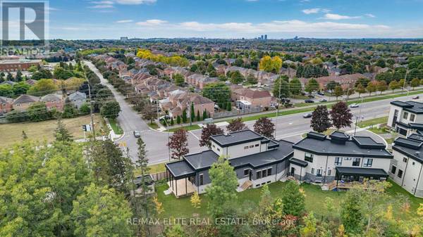 2 TIDMARSH LANE, Ajax (central West), ON L1T4S1